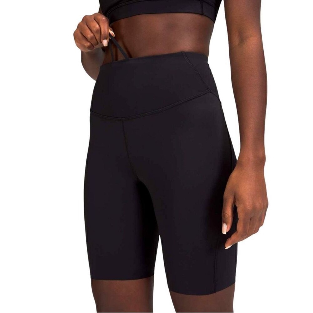 lululemon Base Pace High-Rise Short 8"
Black Size 6